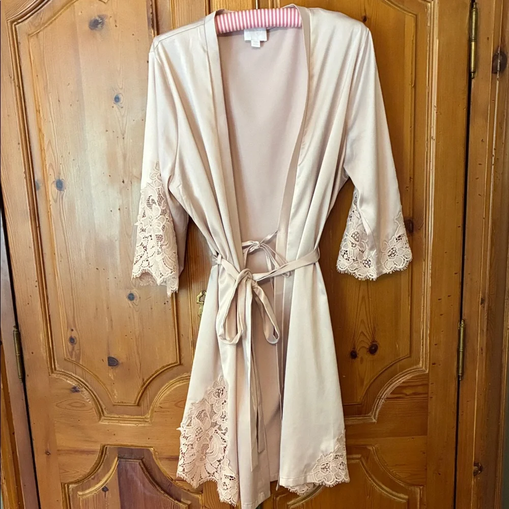 Le Rose Robe - Picture 2 of 8